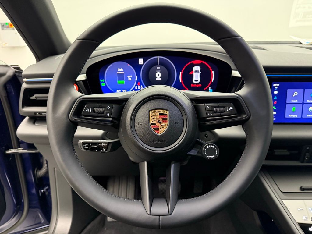Thumbnail: 2025 Porsche Macan - 12