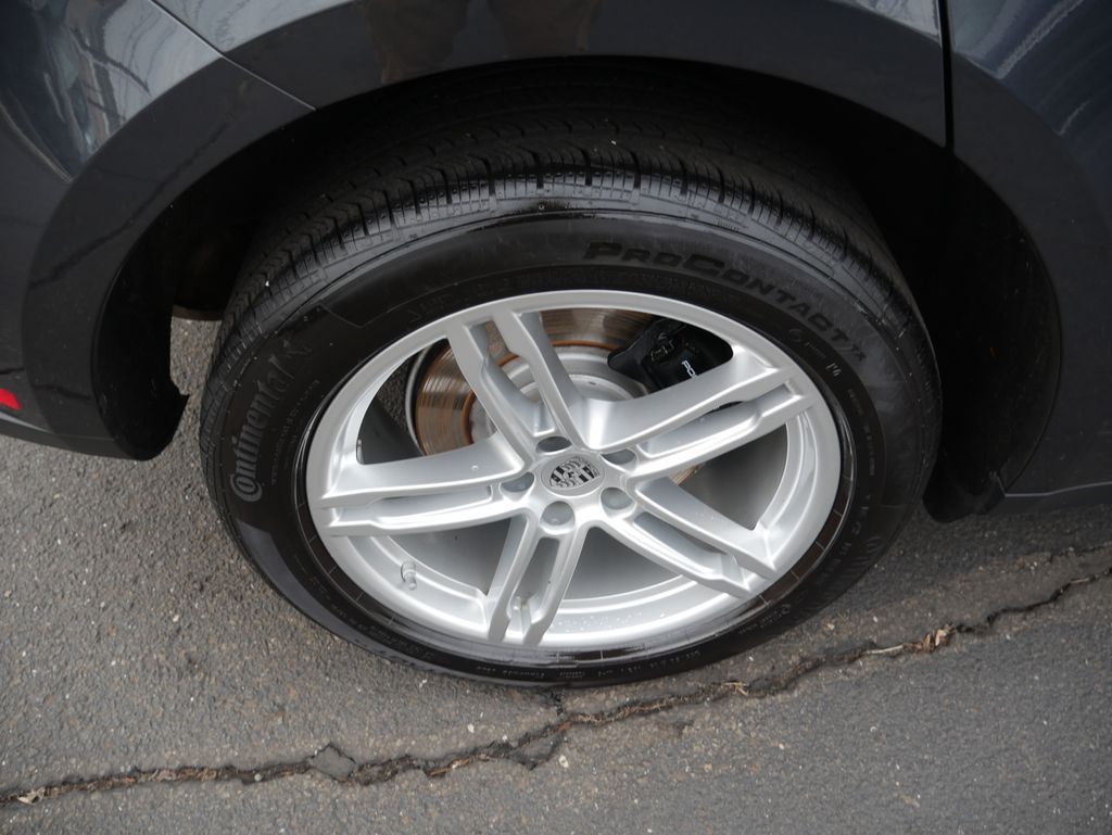 Thumbnail: 2023 Porsche Macan - 15