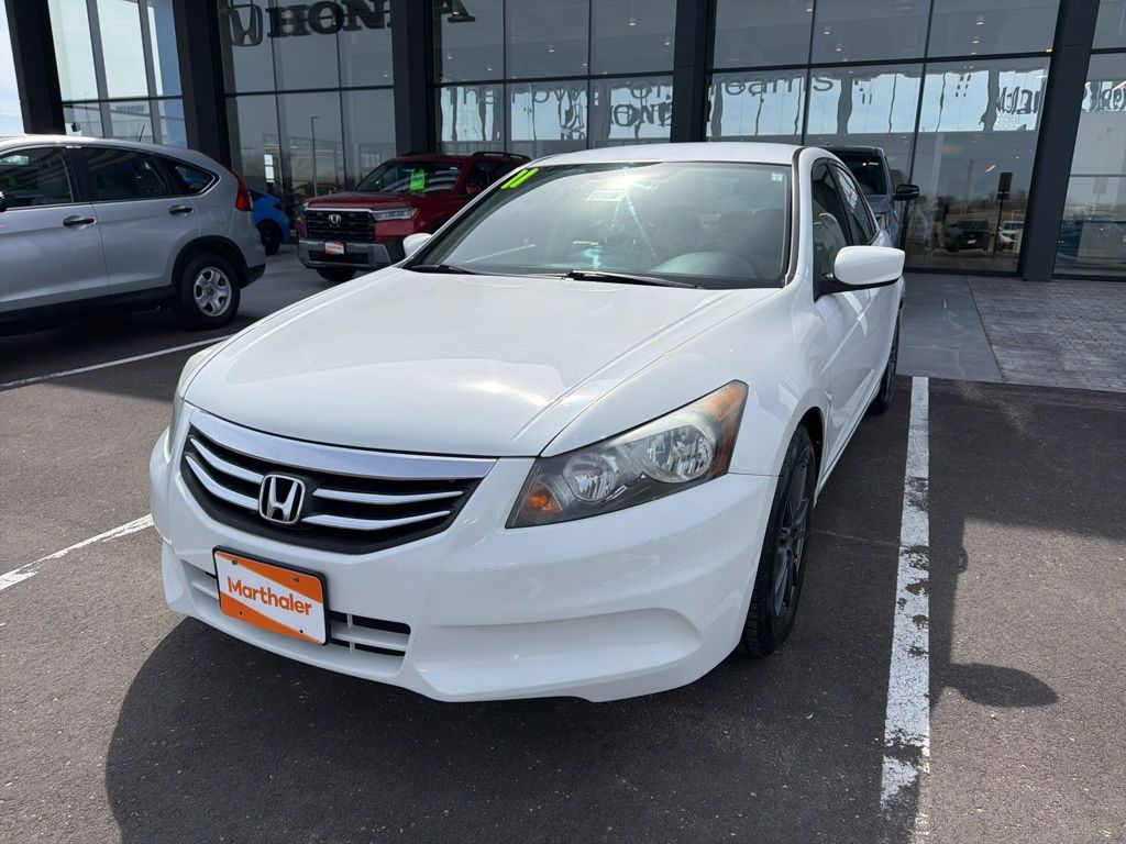 White 2011 Honda Accord SE Sedan Front-Wheel Drive 5-Speed Automatic Overdrive