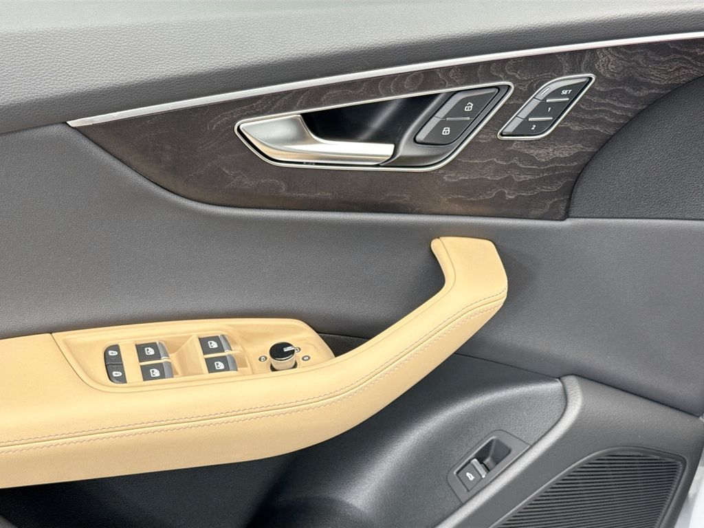 Thumbnail: 2026 Audi Q8 - 23