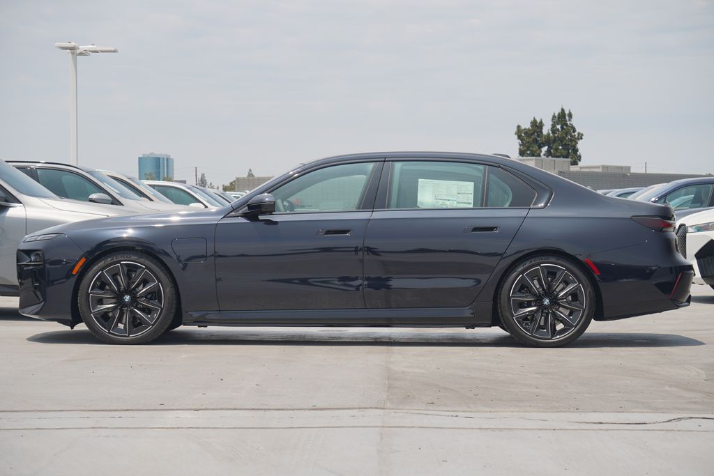 Thumbnail: 2025 BMW 7 Series - 4