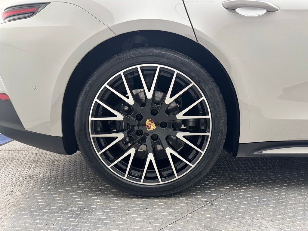 Thumbnail: 2025 Porsche Panamera - 15