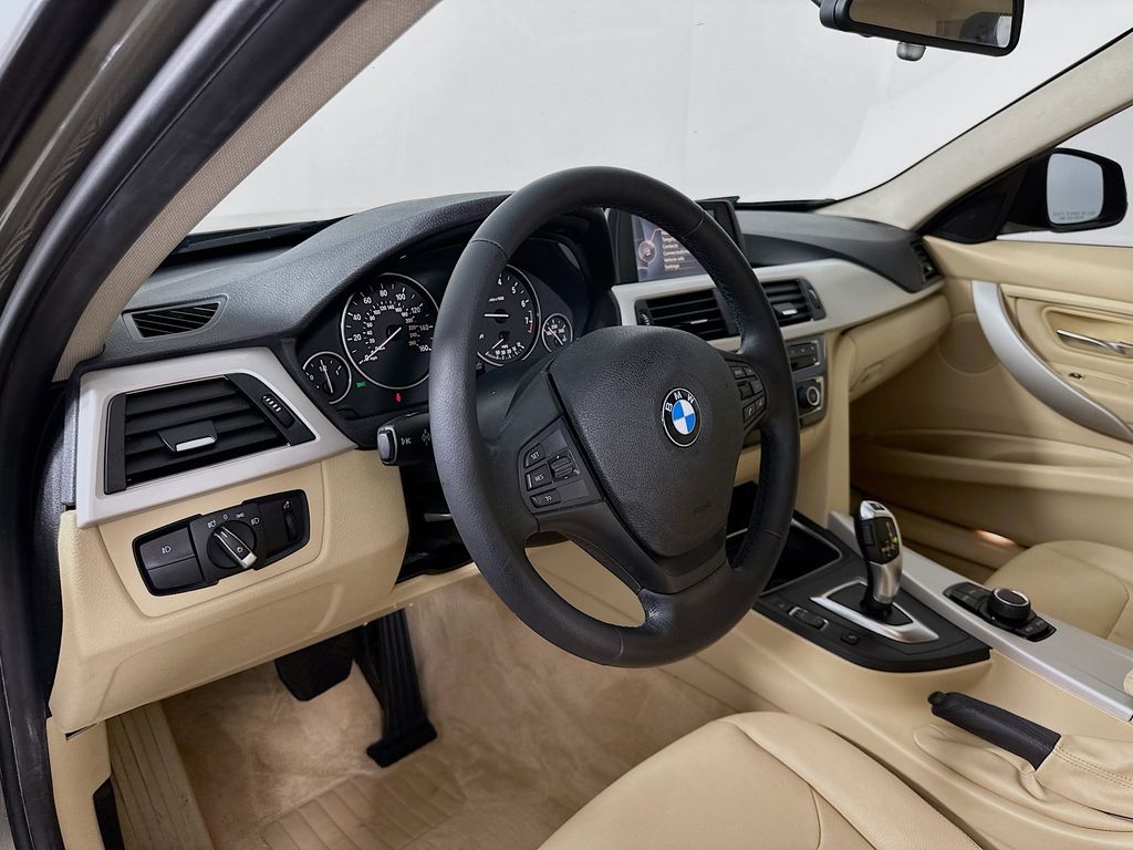 Thumbnail: 2016 BMW 3 Series - 9
