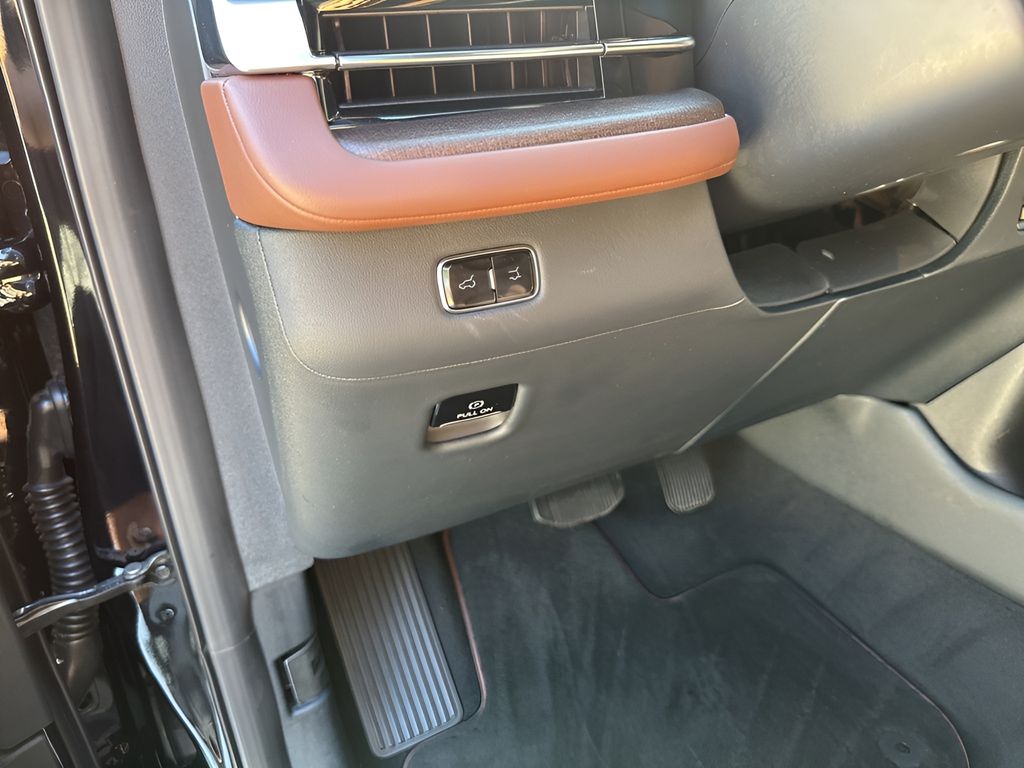 Used Car 2025 Lincoln Navigator  Reserve For Sale Under $100,000 In Austin, Texas