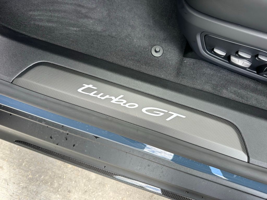 Thumbnail: 2025 Porsche Taycan - 23