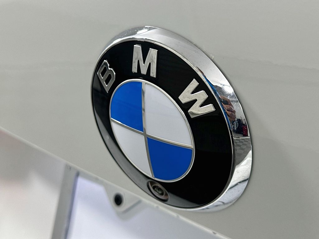 Thumbnail: 2026 BMW i4 - 22