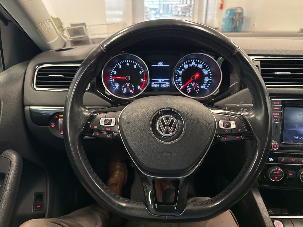 2017 Volkswagen Jetta 1.8T SEL photo 19