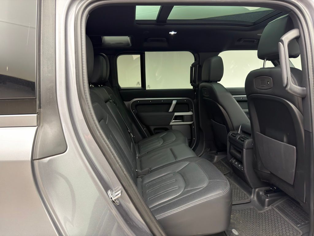 Thumbnail: 2022 Land Rover Defender - 6