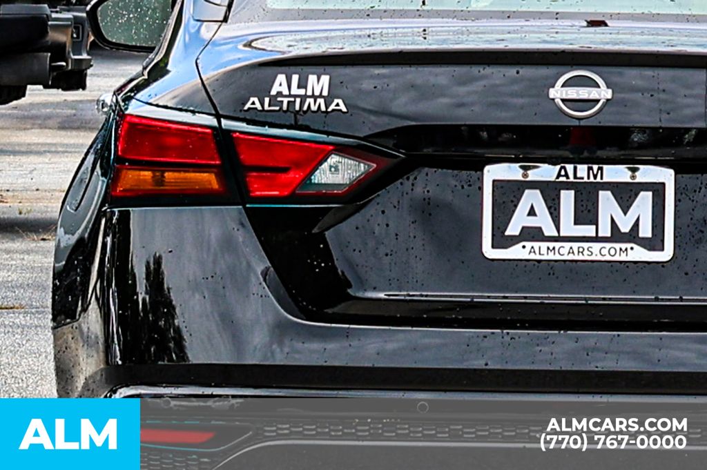 Used 2025 Black Nissan 2.5 SV image 13