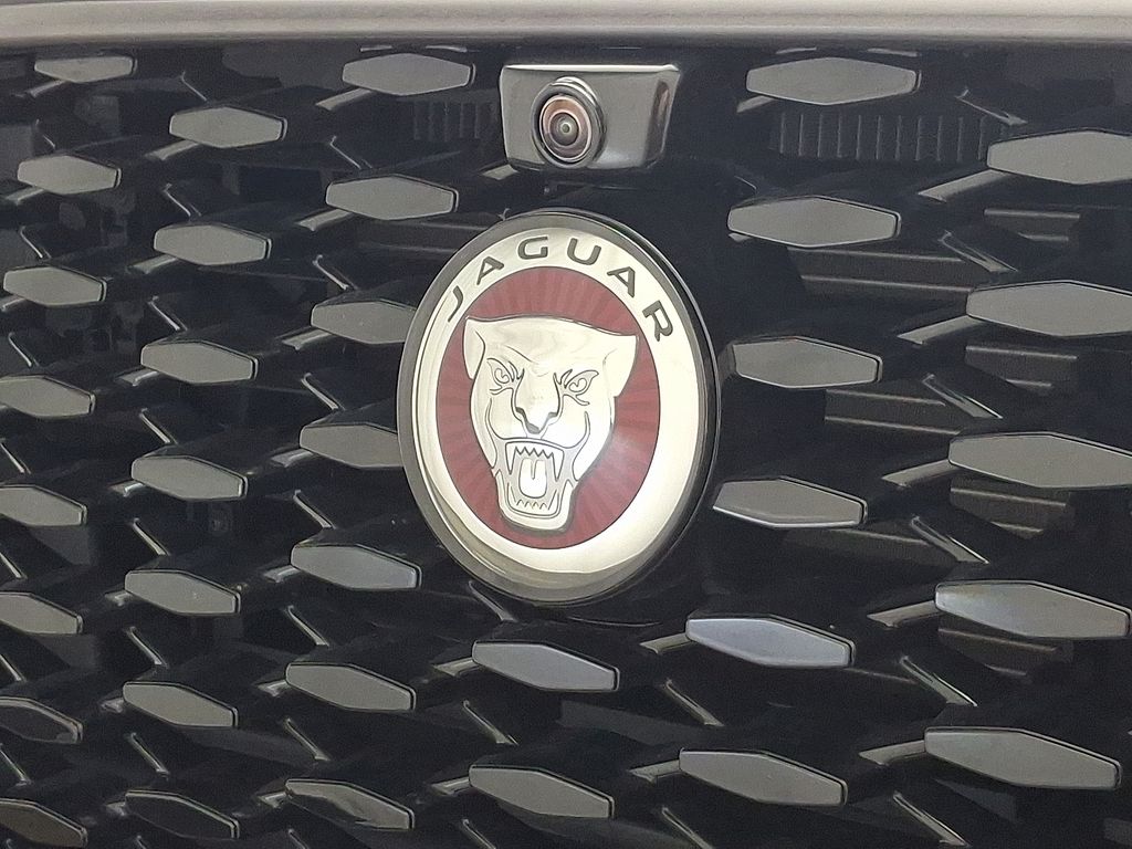 Thumbnail: 2022 Jaguar F-Pace - 31
