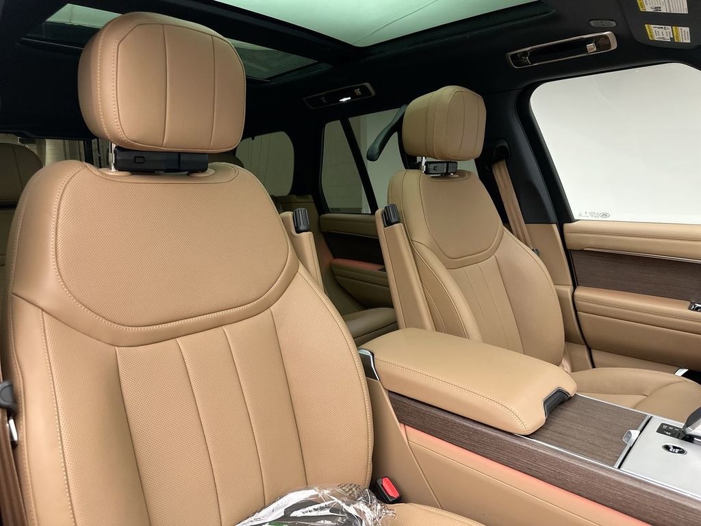 Thumbnail: 2026 Land Rover Range Rover - 14