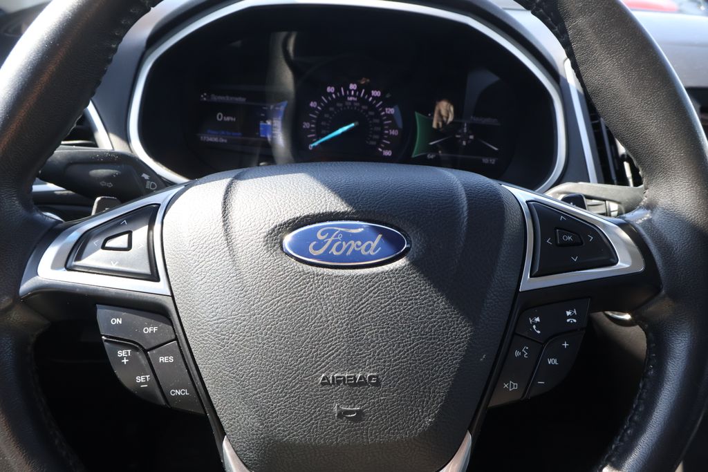 Thumbnail: 2015 Ford Edge - 18