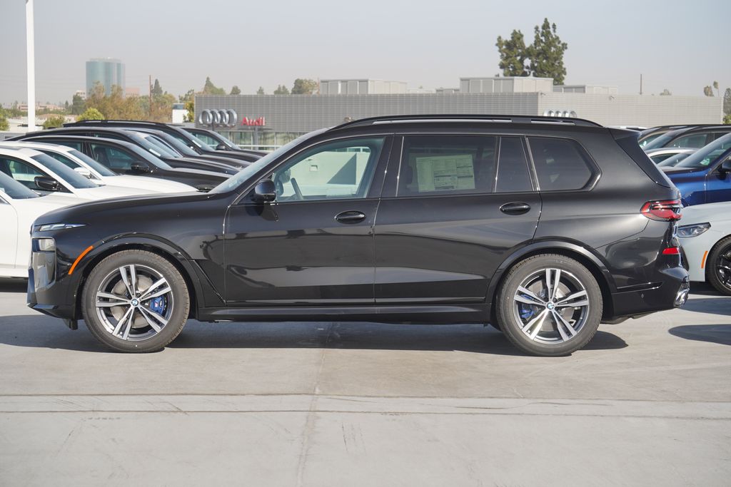 2025 BMW X7 M60i 4