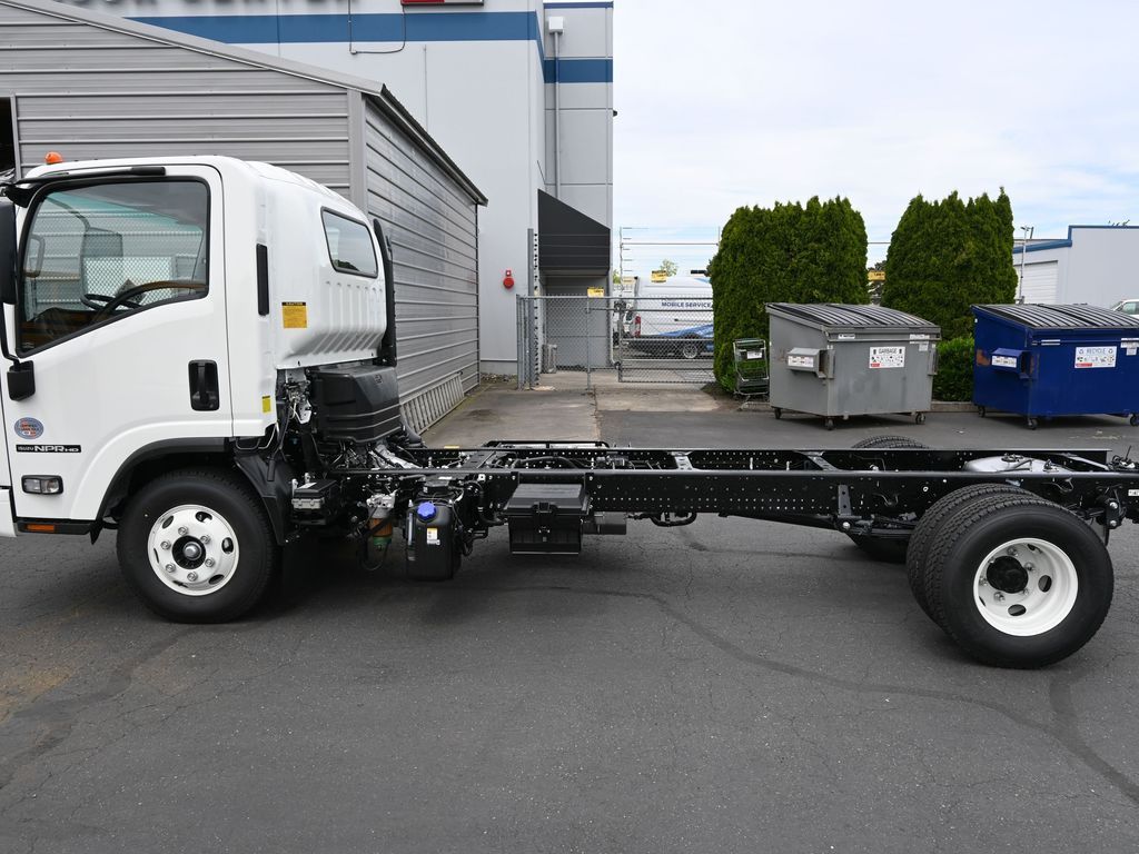 2024 Isuzu NPR HD 