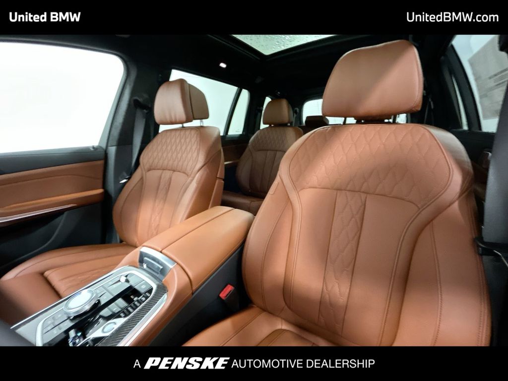 2026 BMW X7 M60i 13