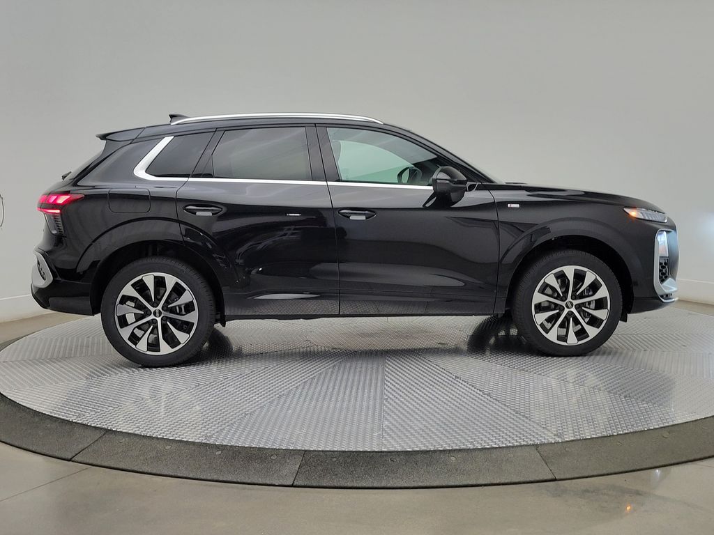 Thumbnail: 2026 Audi Q3 - 6