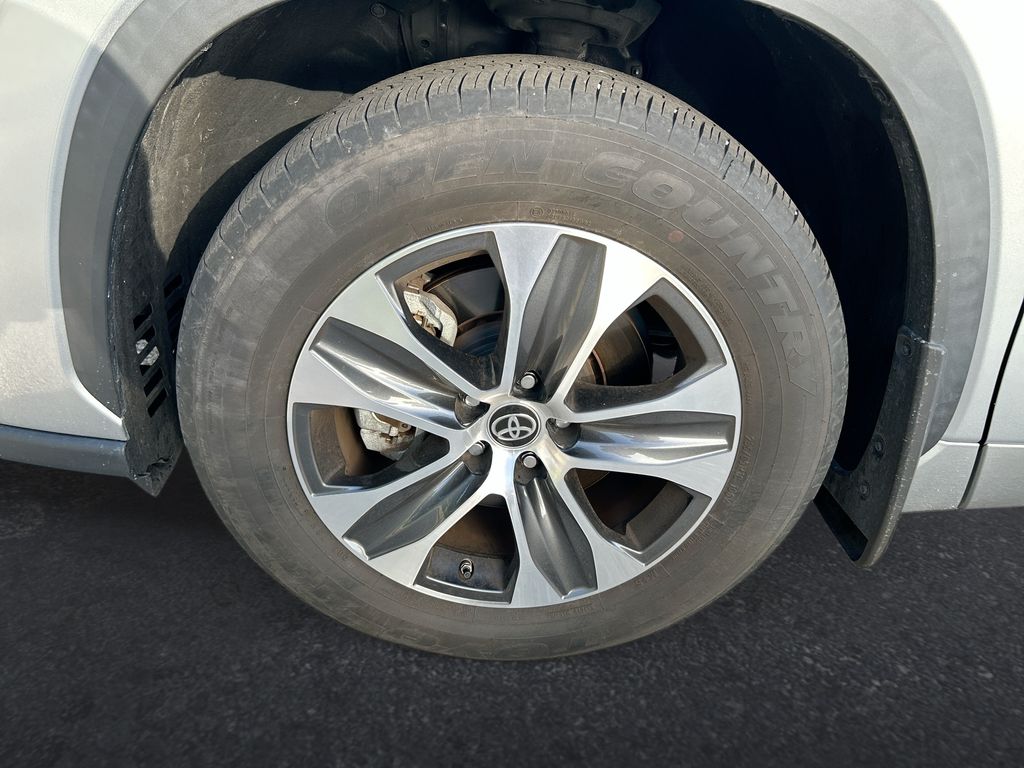 Thumbnail: 2023 Toyota Highlander - 10