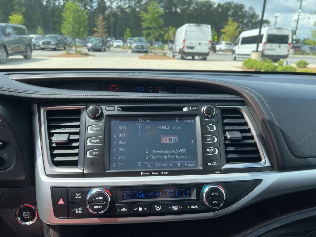 2019 Midnight Black Metallic Toyota Highlander XLE AWD SUV