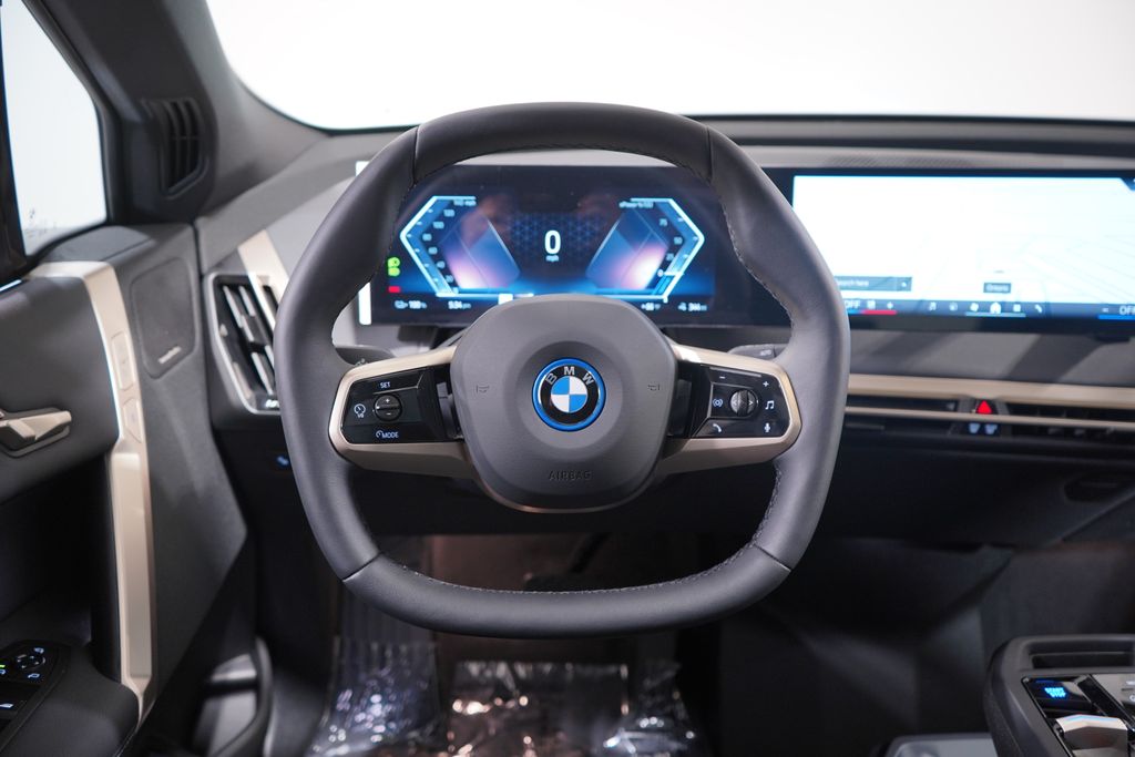 2025 BMW iX xDrive50 11