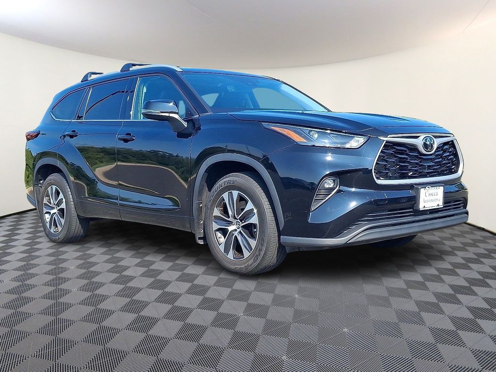2022 Toyota Highlander XLE AWD