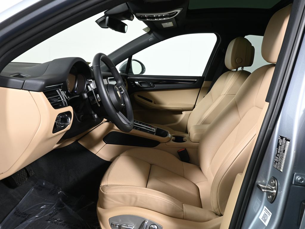 Thumbnail: 2025 Porsche Macan - 5