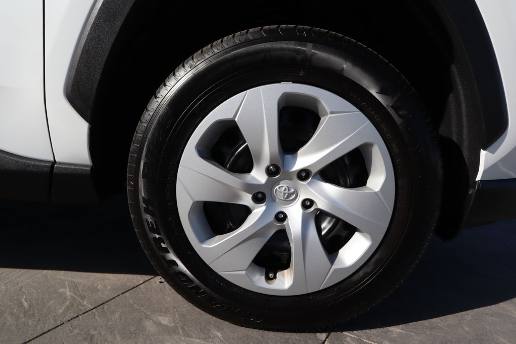 Thumbnail: 2025 Toyota RAV4 - 30