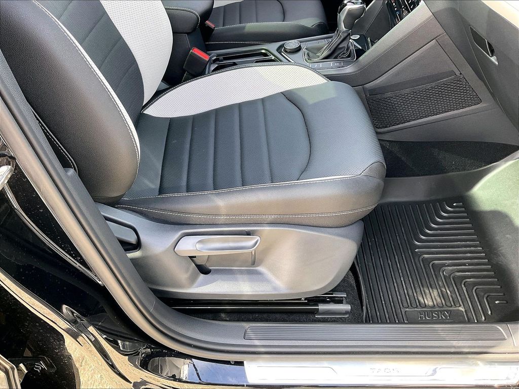 2025 Volkswagen Taos — photo 36
