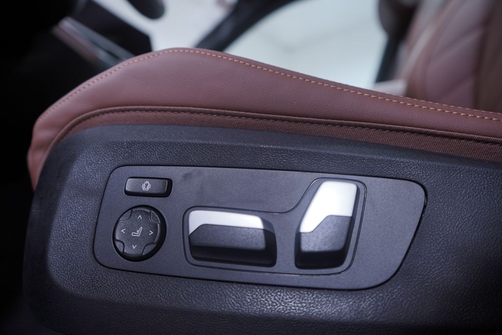 2026 BMW X5 xDrive40i 12