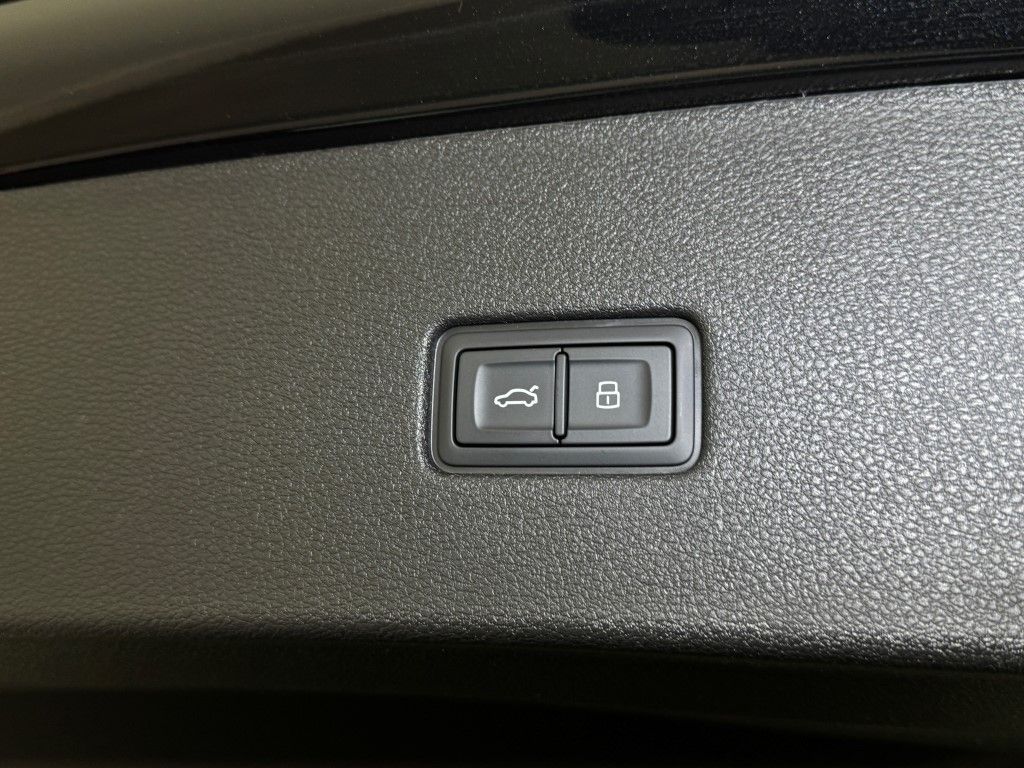 Thumbnail: 2025 Audi Q8 - 23