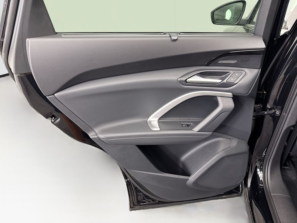 Thumbnail: 2025 Audi Q5 - 26