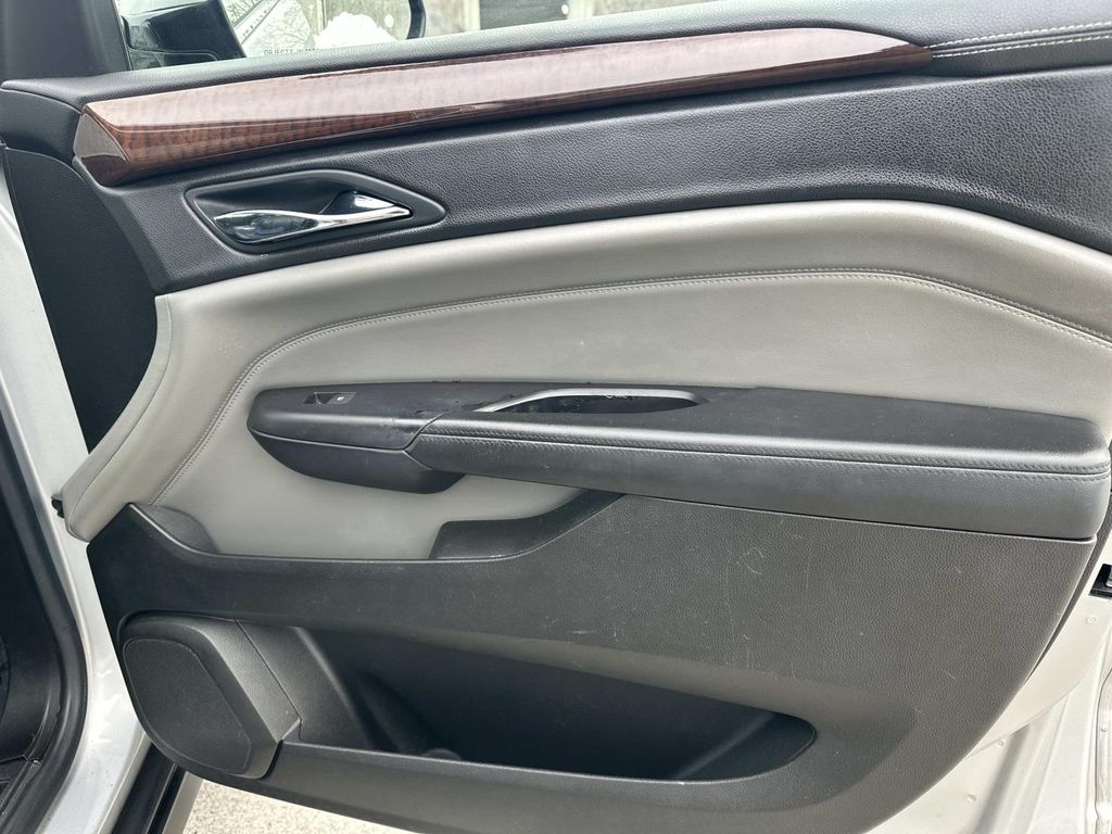 Thumbnail: 2010 Cadillac SRX - 19