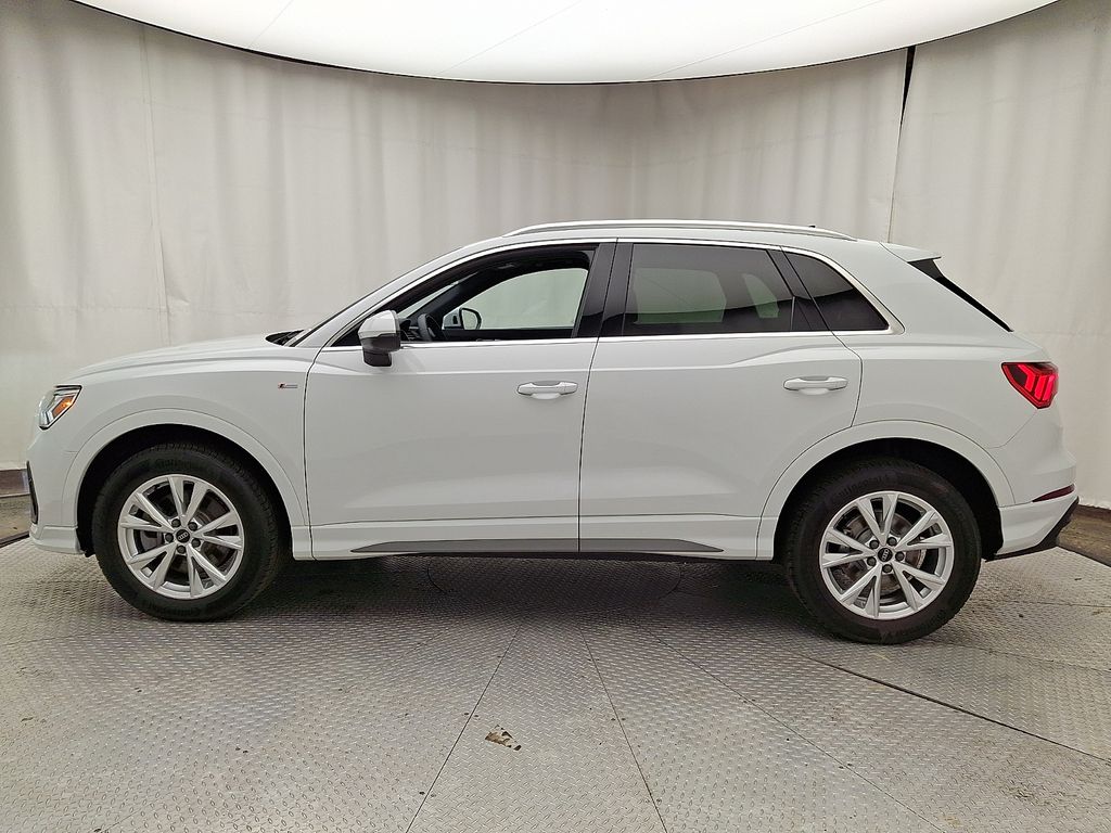 Thumbnail: 2023 Audi Q3 - 7