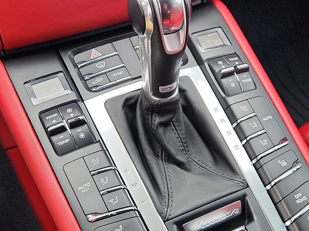 Thumbnail: 2015 Porsche Macan - 15