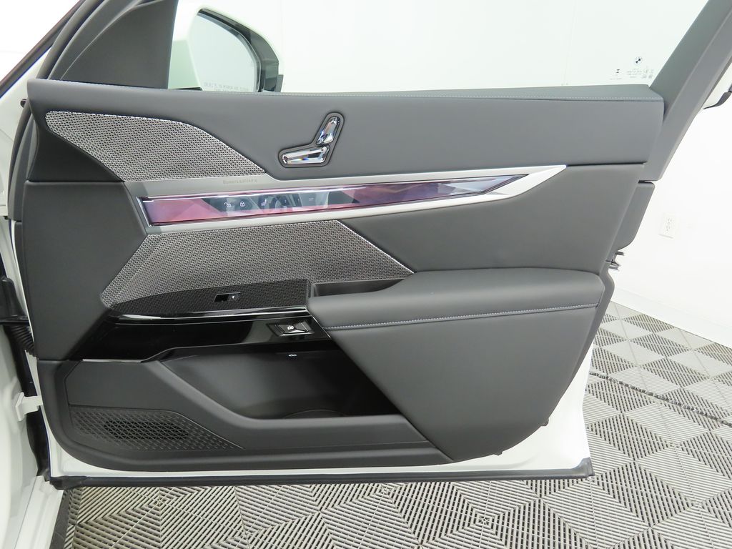 Thumbnail: 2026 BMW i7 - 25