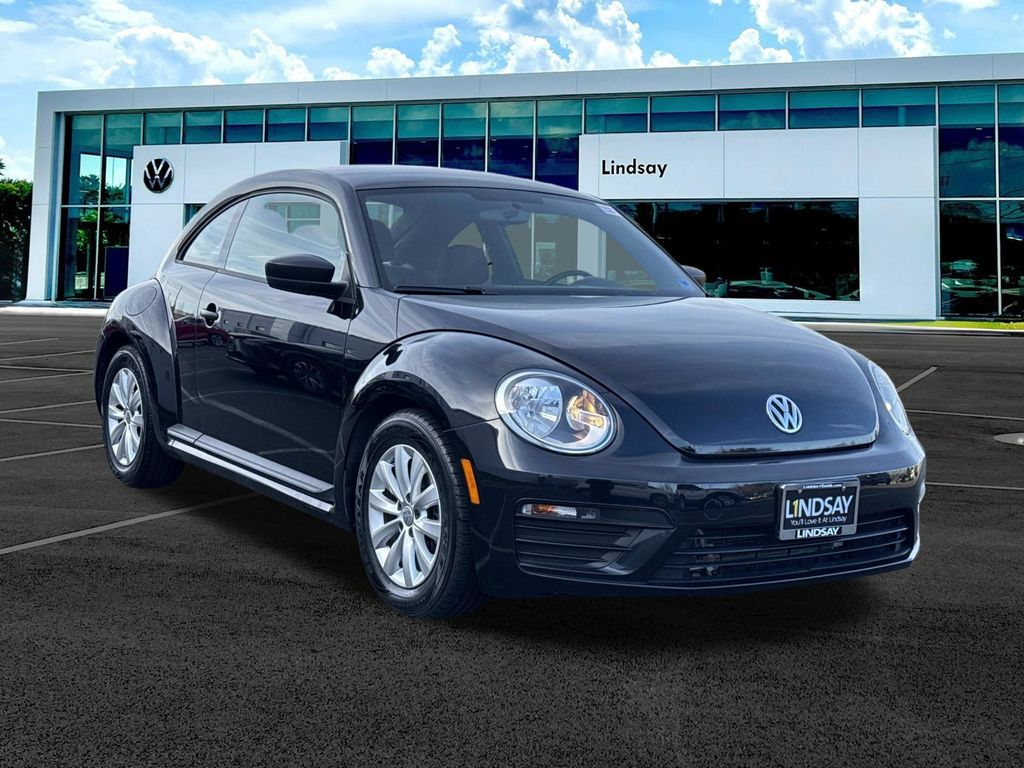 2018 Volkswagen Beetle 2.0T S Hatchback FWD