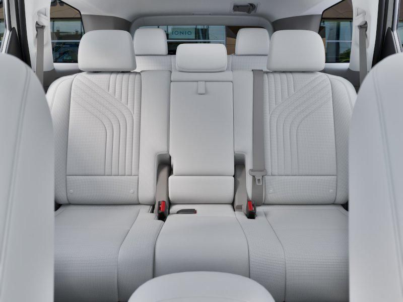 New 2026 Silver Hyundai SEL Premium image 12