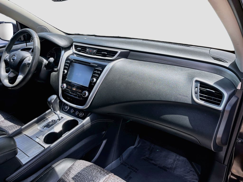 Used 2017 Black Nissan Platinum image 31