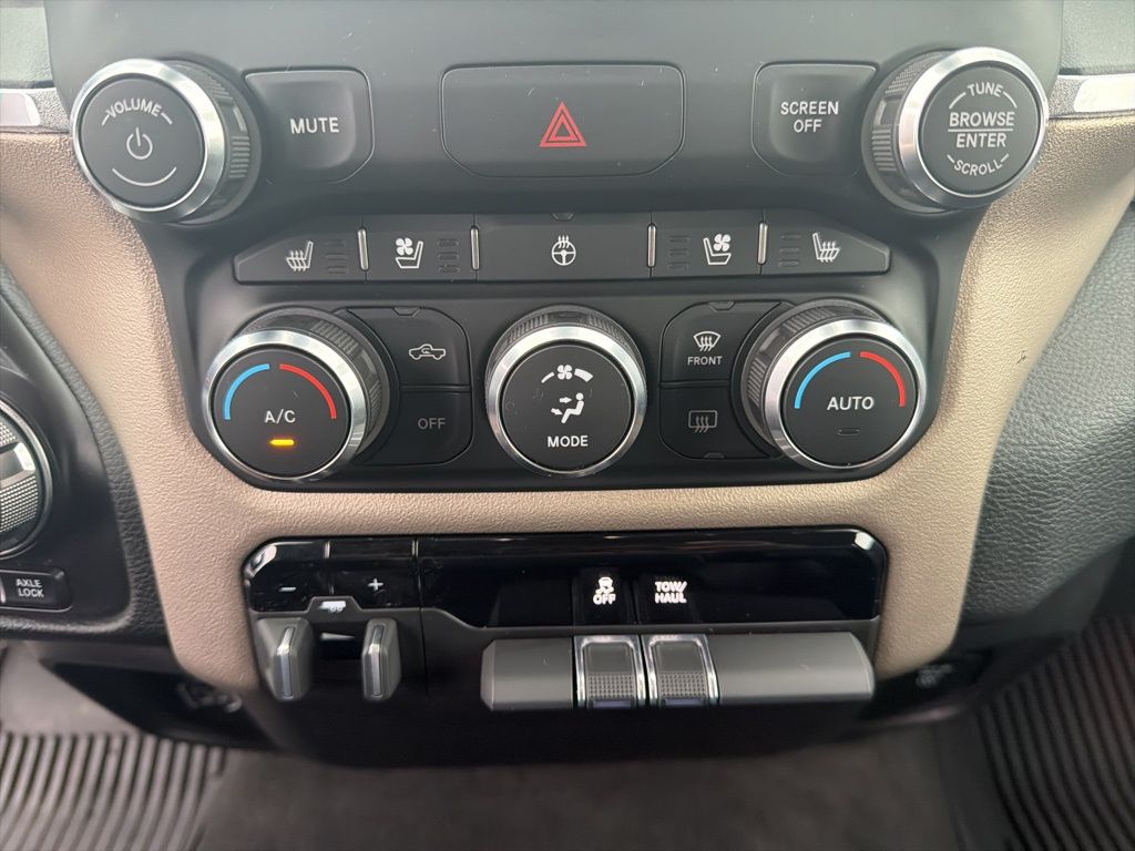 2020 Ram 1500 Laramie Crew Cab 4x4 5'7" Box