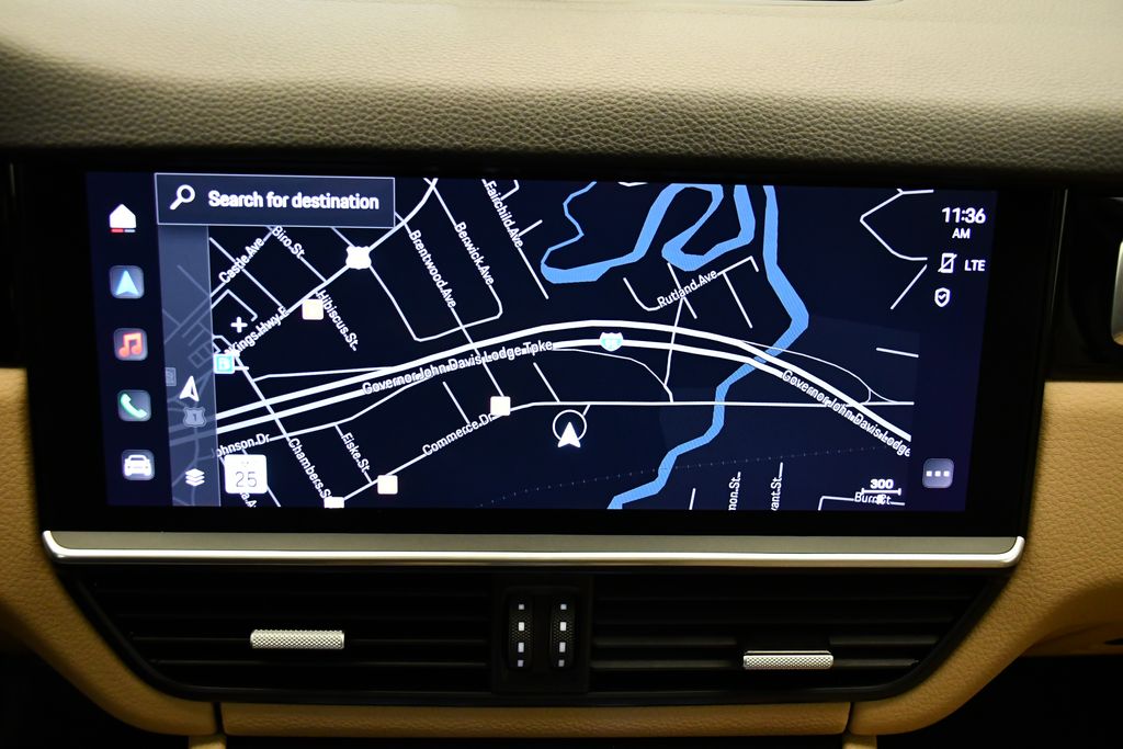 Thumbnail: 2022 Porsche Cayenne - 30