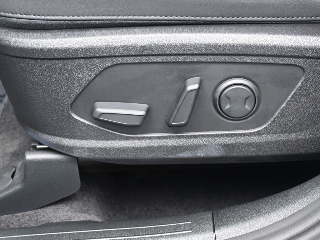 New 2025 Glacial White Pearl Kia EX image 12