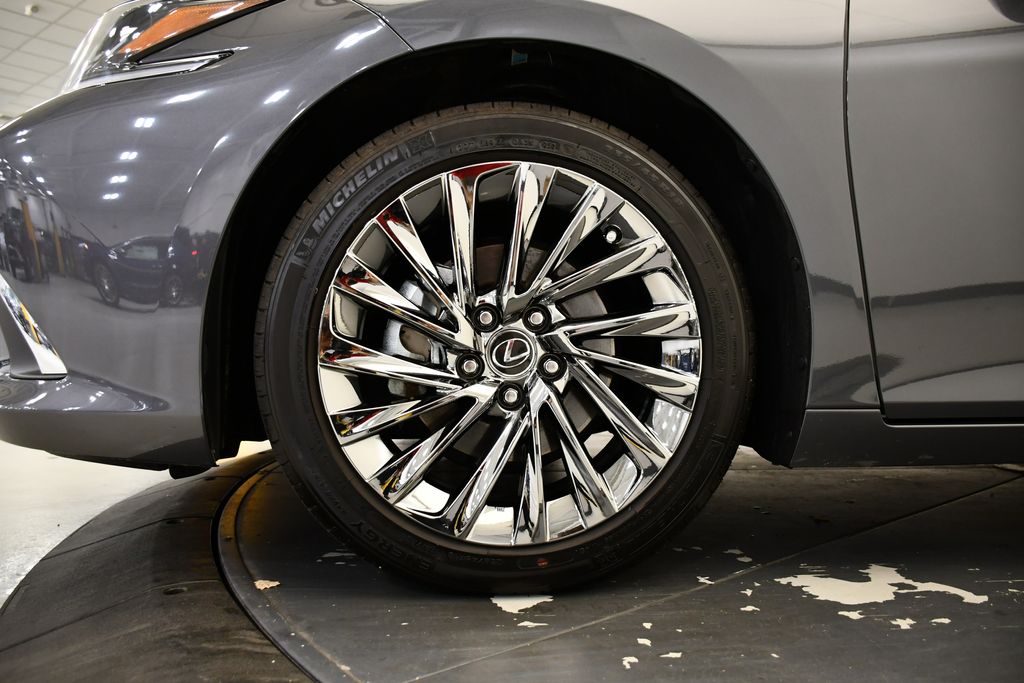 Thumbnail: 2025 Lexus ES - 12