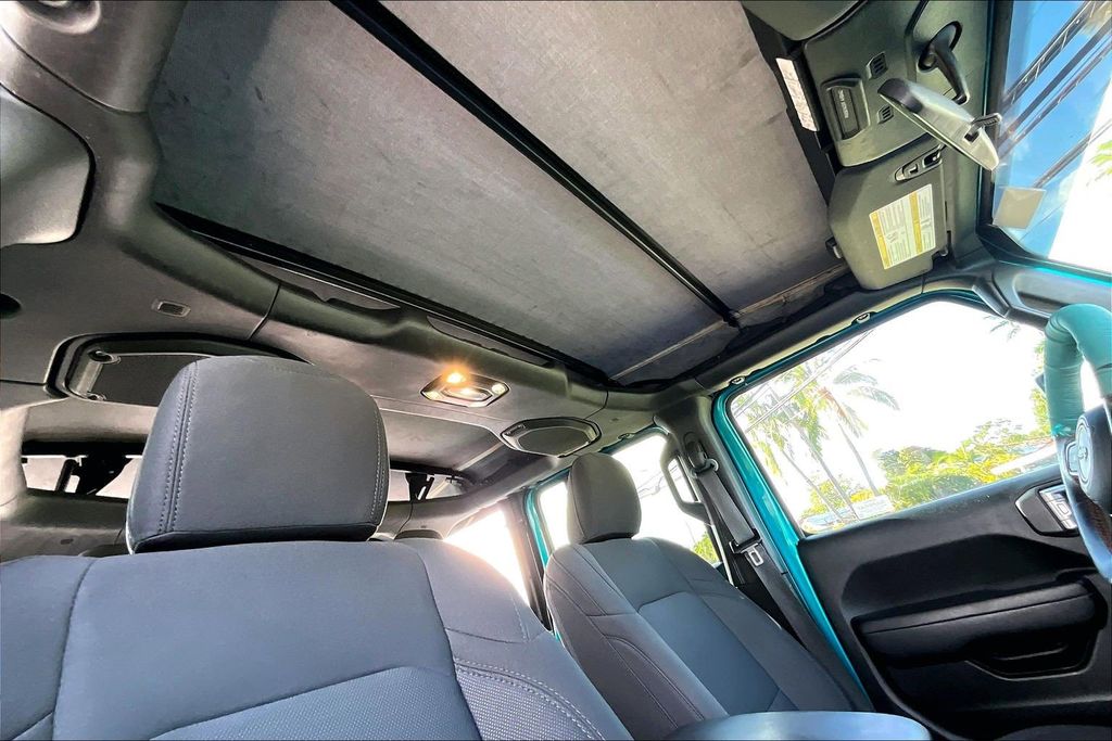 Used 2020 Teal Jeep Unlimited Sport image 17