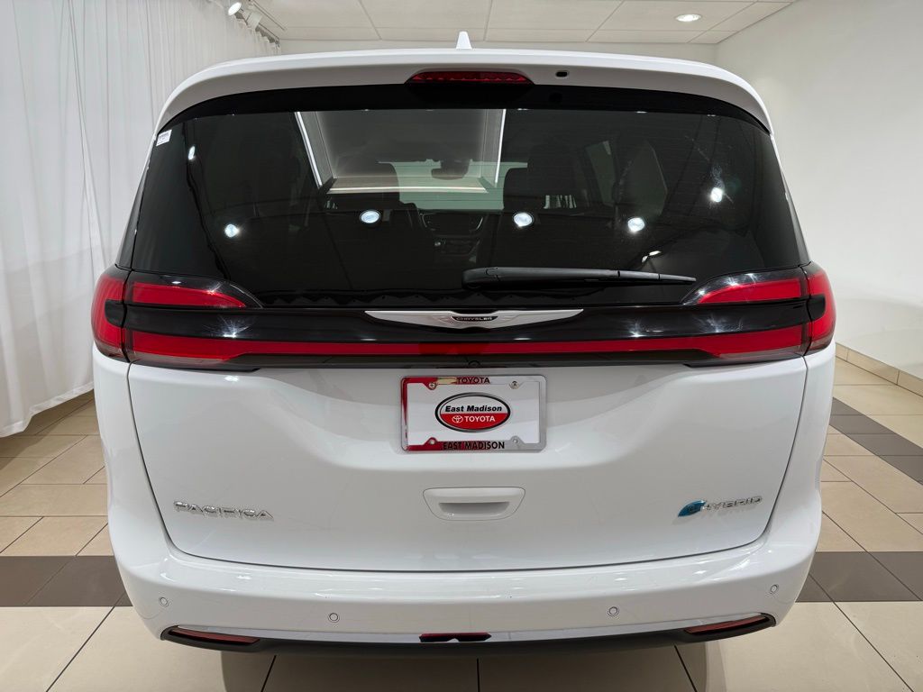 2022 Chrysler Pacifica Hybrid Limited 4