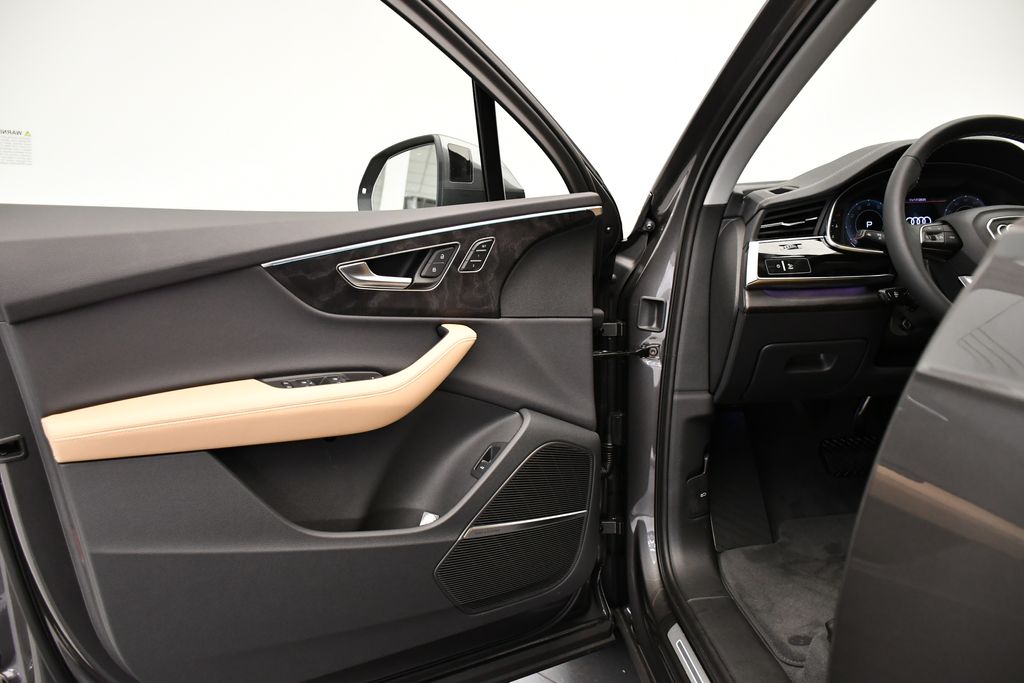 Thumbnail: 2026 Audi Q7 - 32