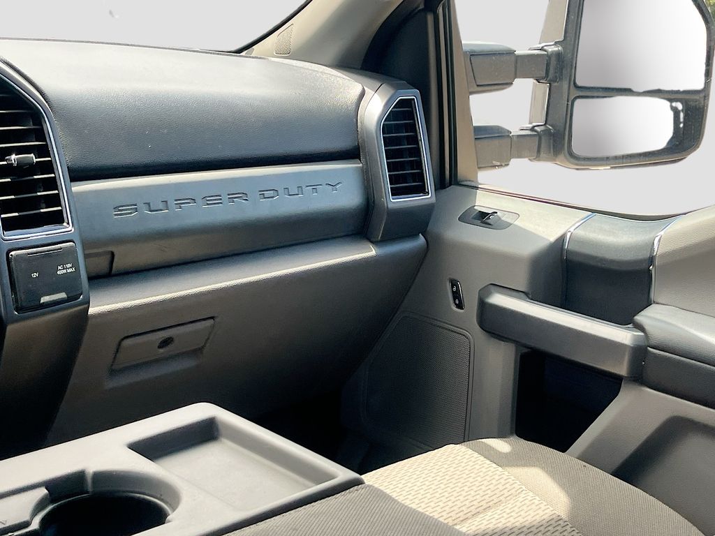 Used 2022 White Ford XLT image 21
