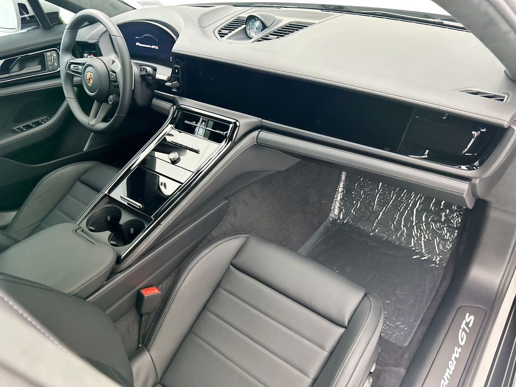 Thumbnail: 2026 Porsche Panamera - 19