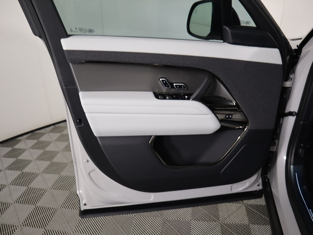 Thumbnail: 2025 Land Rover Range Rover Sport - 26