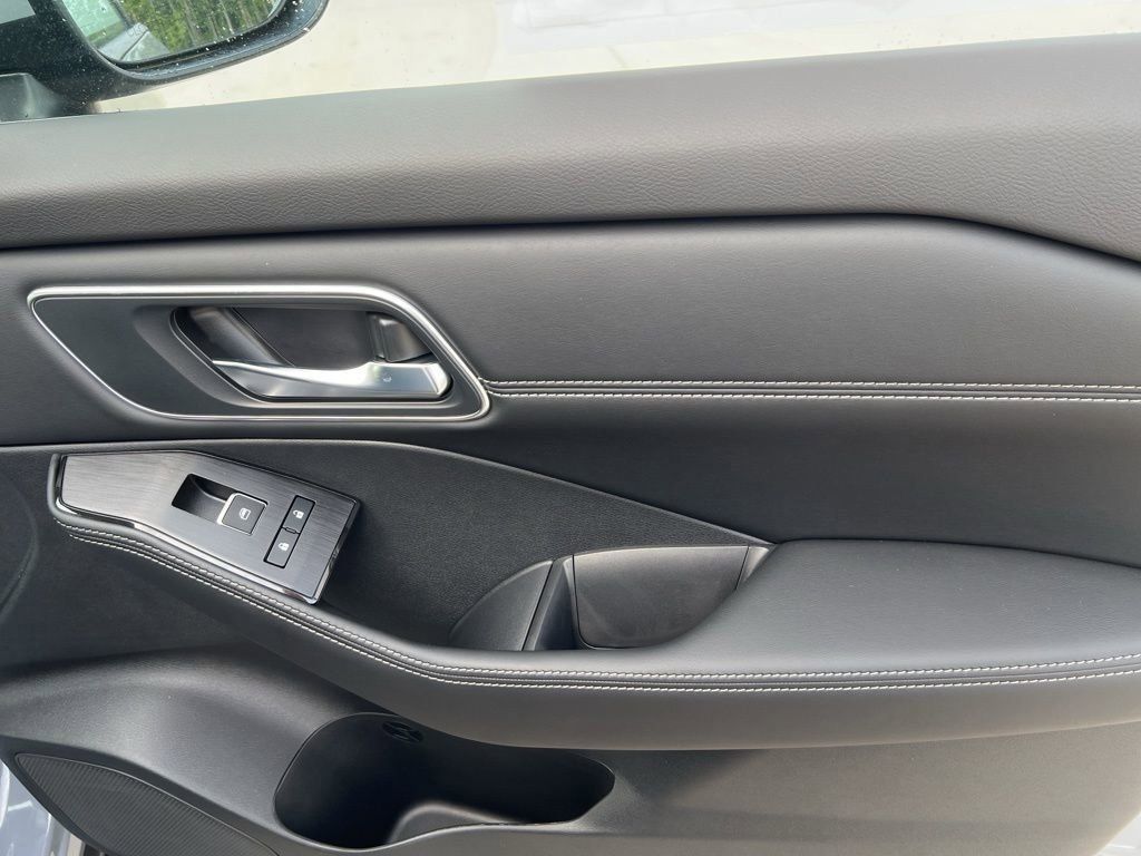2025 Boulder Gray Pearl Nissan Rogue Platinum FWD SUV