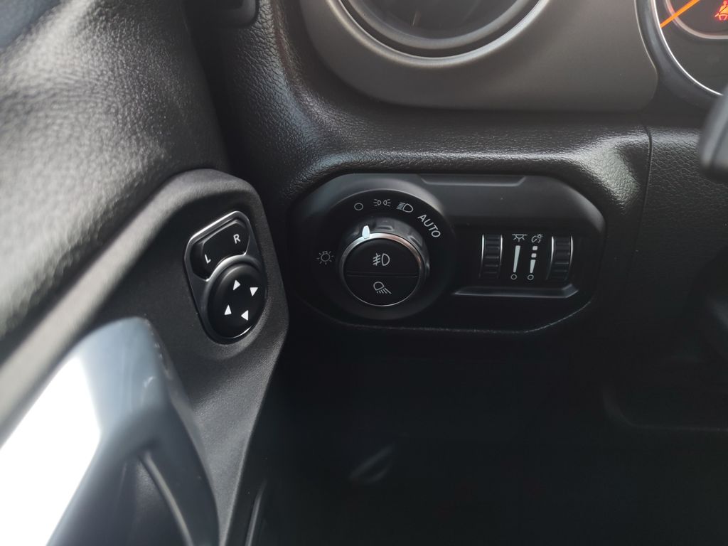 Used Car 2022 Jeep Gladiator  Willys For Sale Under $35,000 In Austin, Texas