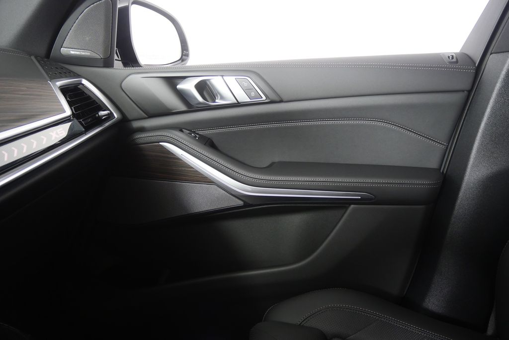 Thumbnail: 2026 BMW X5 - 23